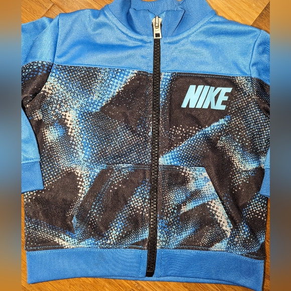 Nike baby boys sweater. - Picture 2 of 4